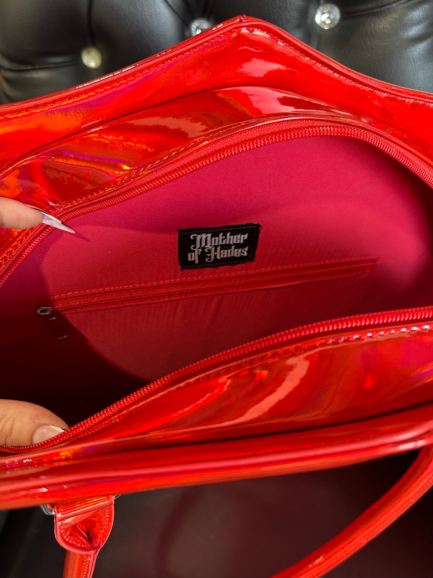 BLACK WIDOW - Mother Of Hades Shoulder Bag (red)