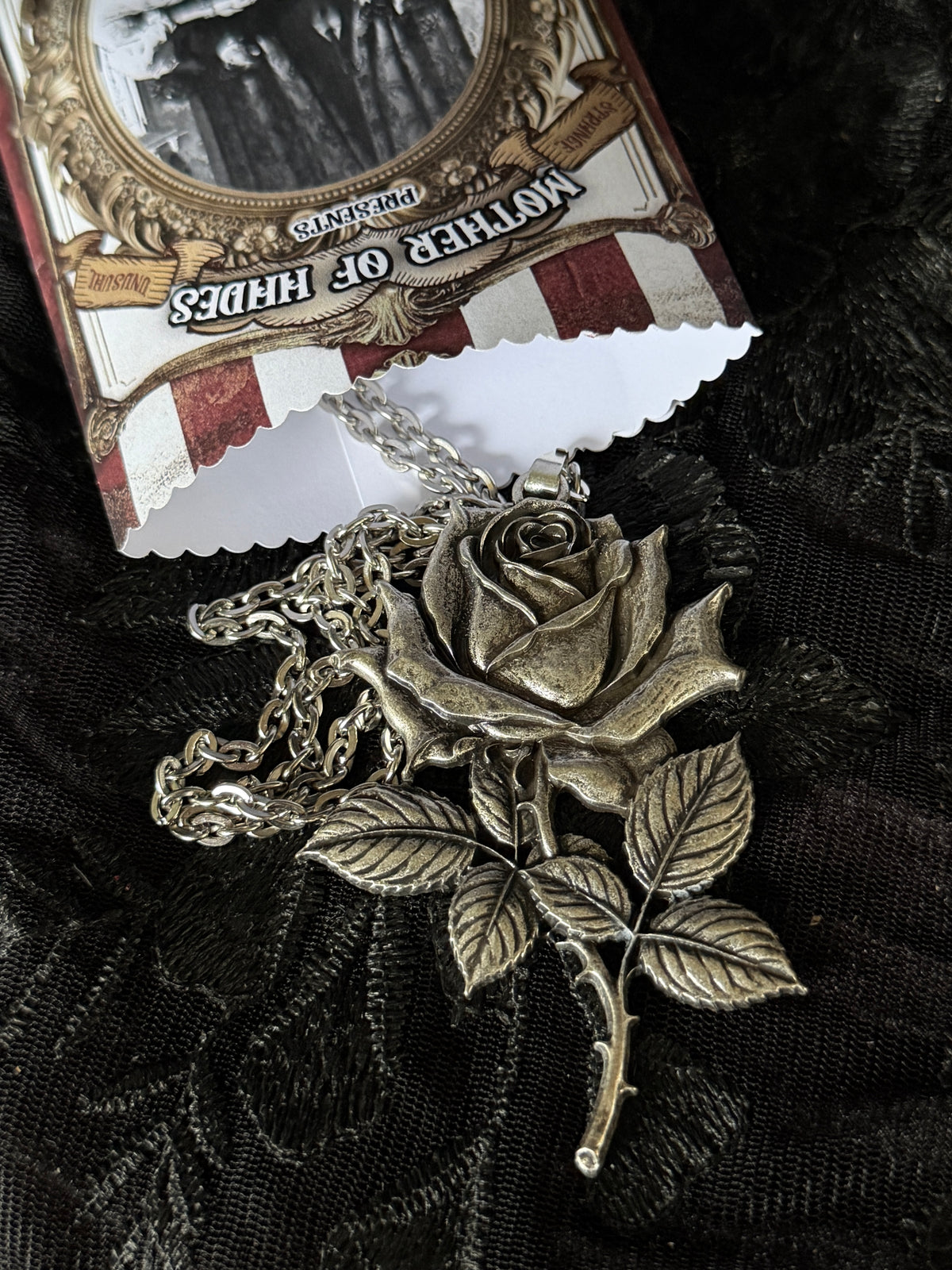 THE SÉANCE ROOM - Mother of Hades Trinkets Dealt By The Hand of Fate Blind bag