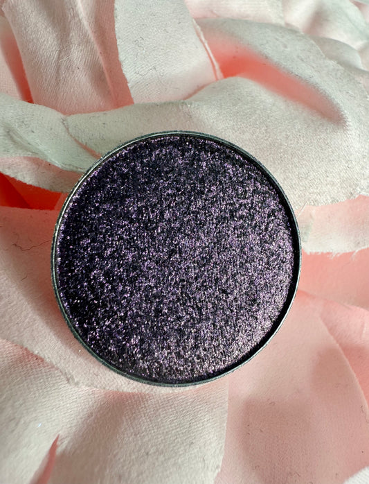 D64 TOIL AND TROUBLE - Iridescent pressed pigment refill pan