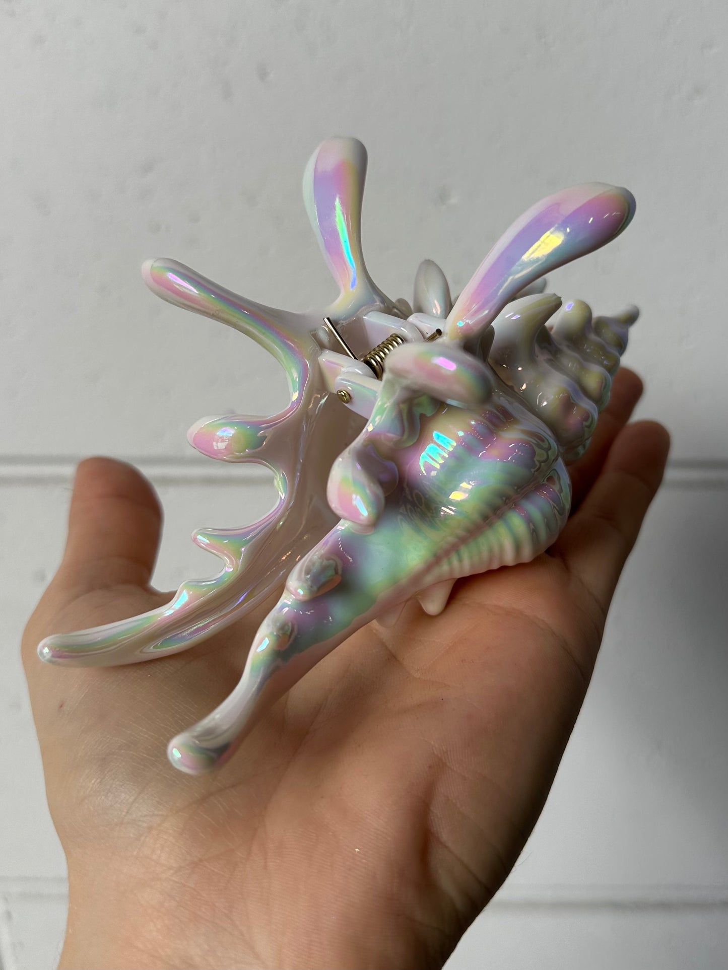 SHELLY - Iridescent Shell Hair Clip