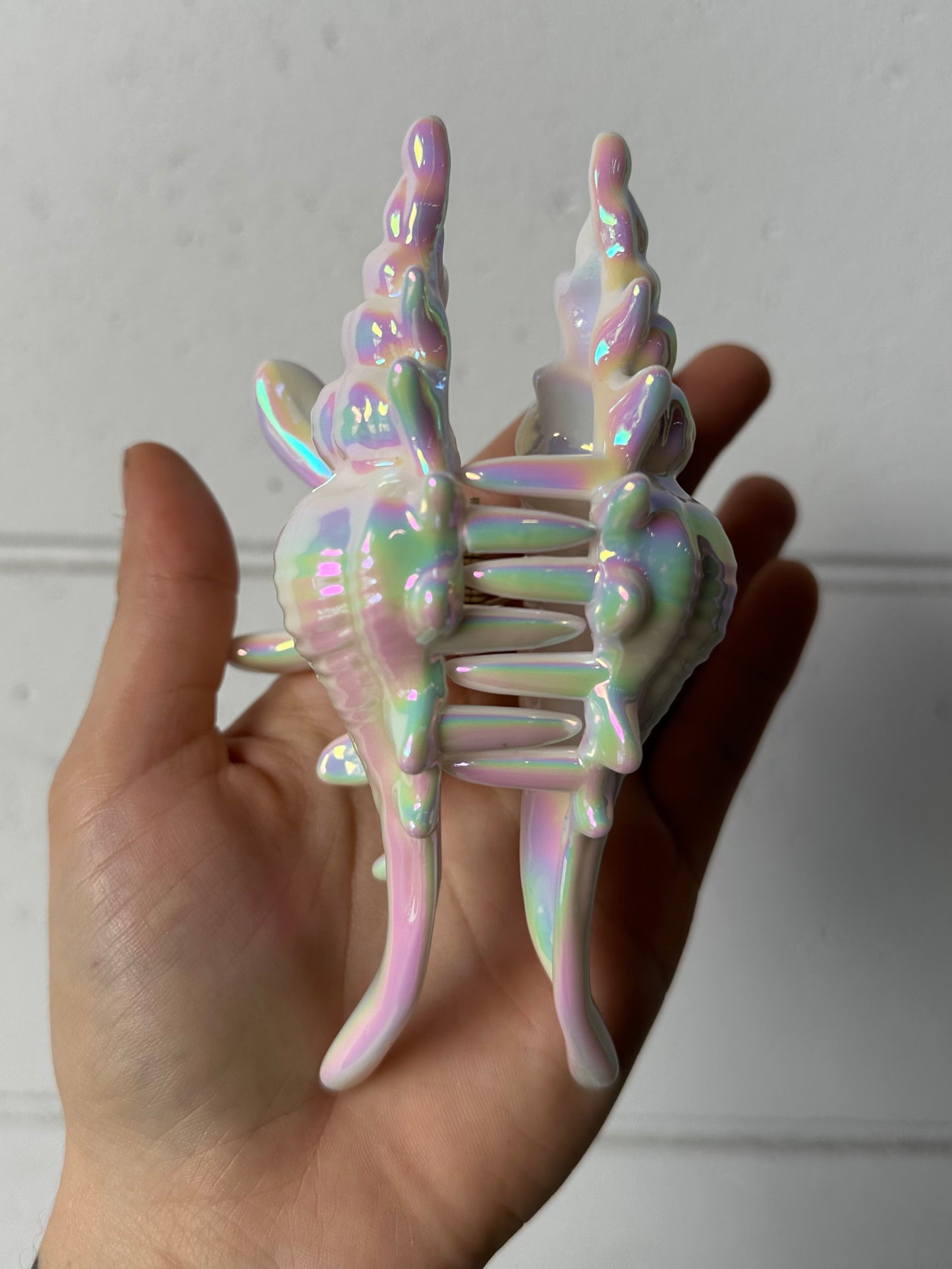 SHELLY - Iridescent Shell Hair Clip