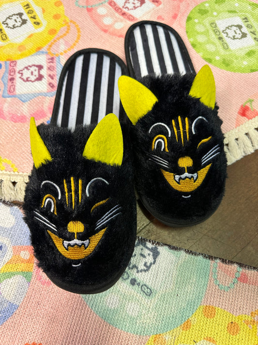 SCAREDY CAT- halloween house slippers