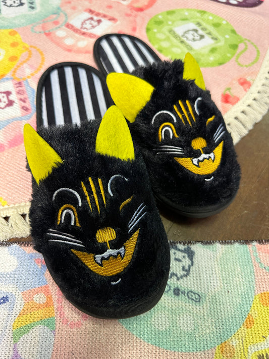 SCAREDY CAT- halloween house slippers