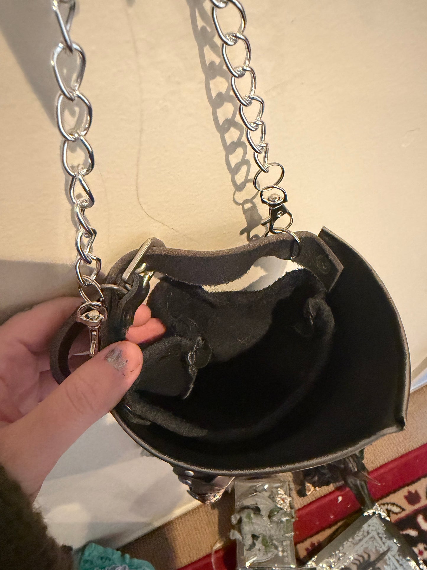 GAUNTLET - dry wall vase