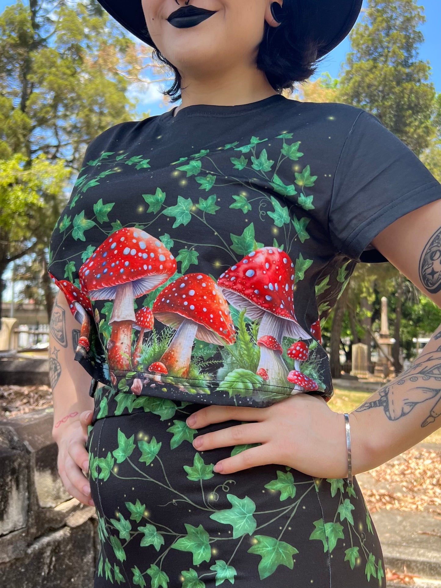 DON'T EAT IT - toadstool and poison ivy Cropped Tshirt